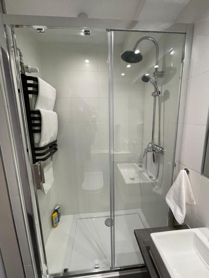 Przystanek Aleja Korfantego 8 * Katowice