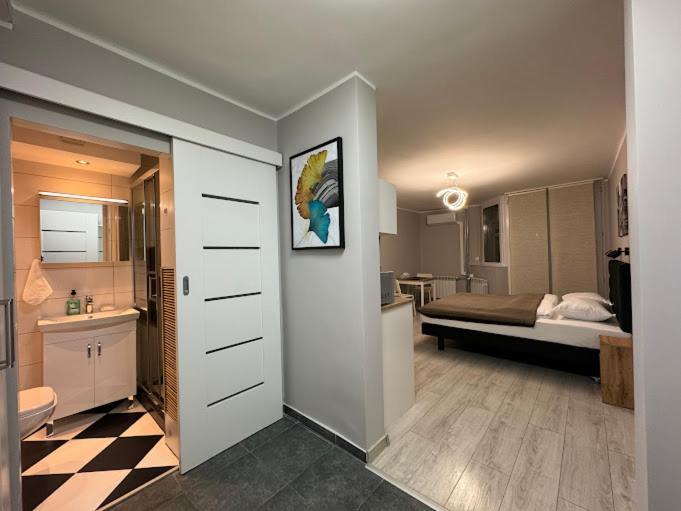 Przystanek Aleja Korfantego 8 * Katowice